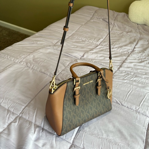 Michael Kors Ciara Medium Messenger Bag in Brown/Luggage *Style Logo Crossbody - Picture 5 of 5